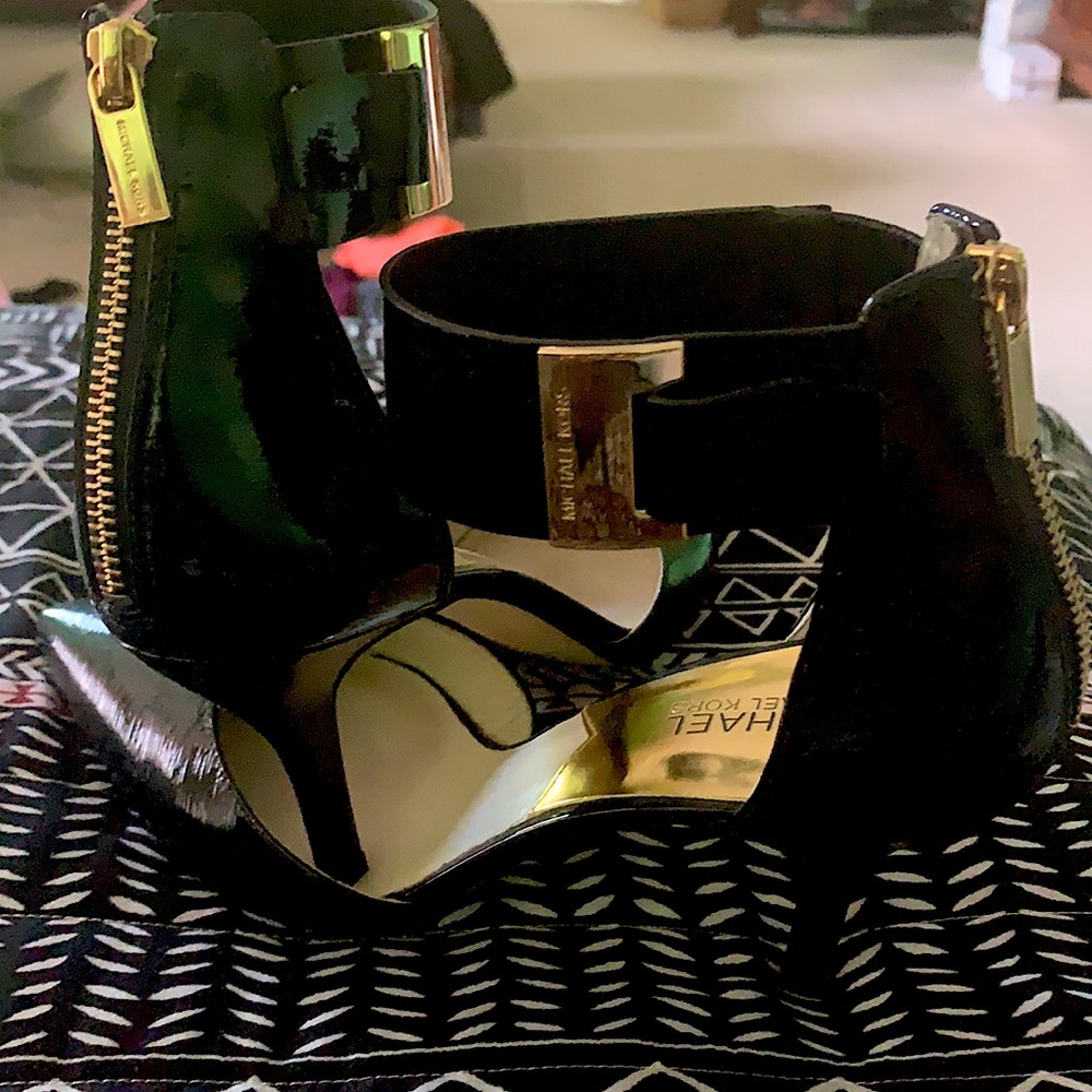 Michael Kors patent leather pump